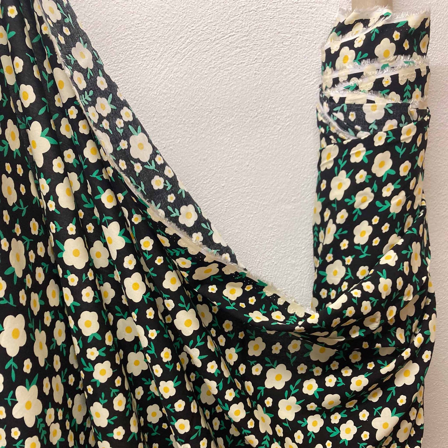 B-stock - Viscose Challis Fabric - Black *