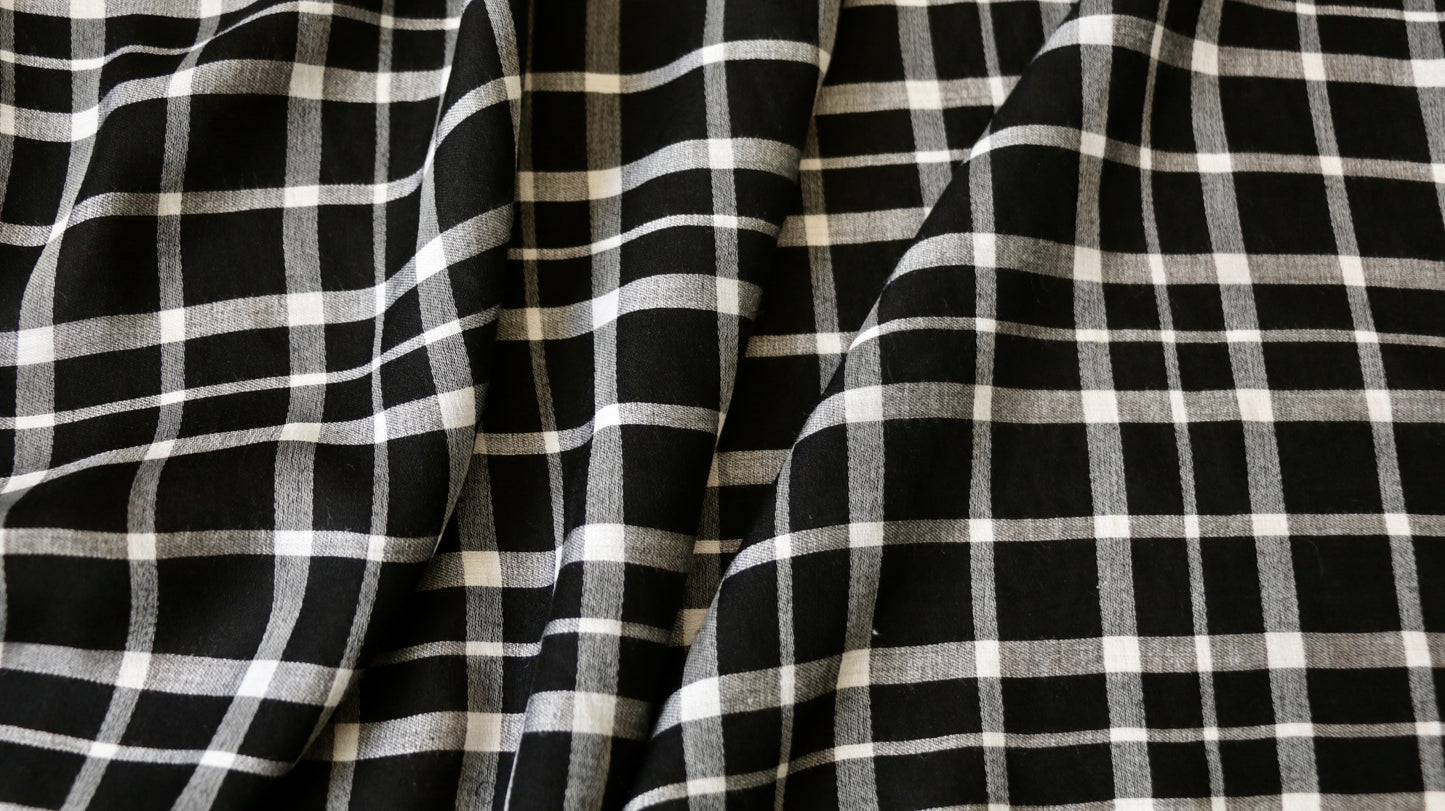 synthetic-lawn-fabric-black-and-white-check-design-clothcontrol