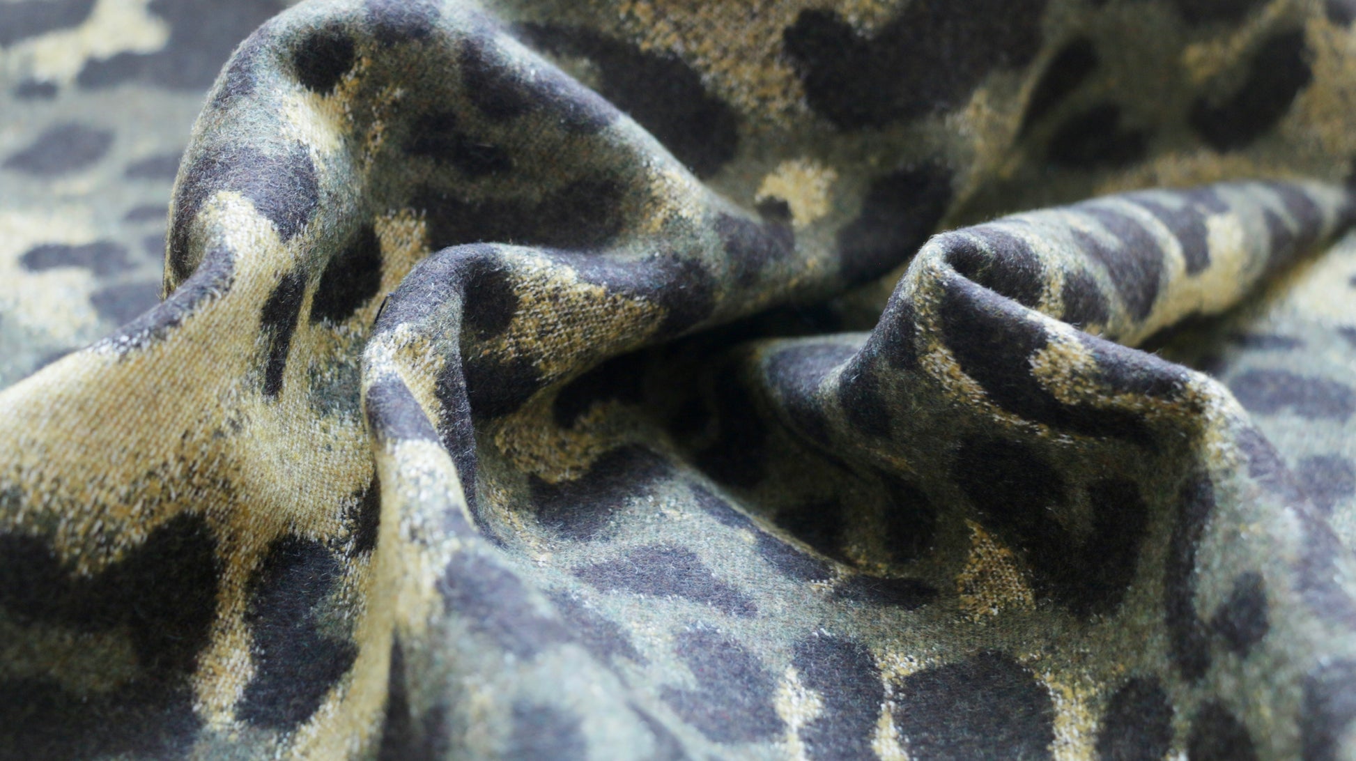 wool-blend-fabric-animal-print-design-clothcontrol