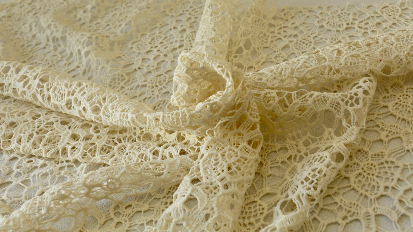 Remnant 0.50m x 0.80m - Guipure Lace   - Cream colour