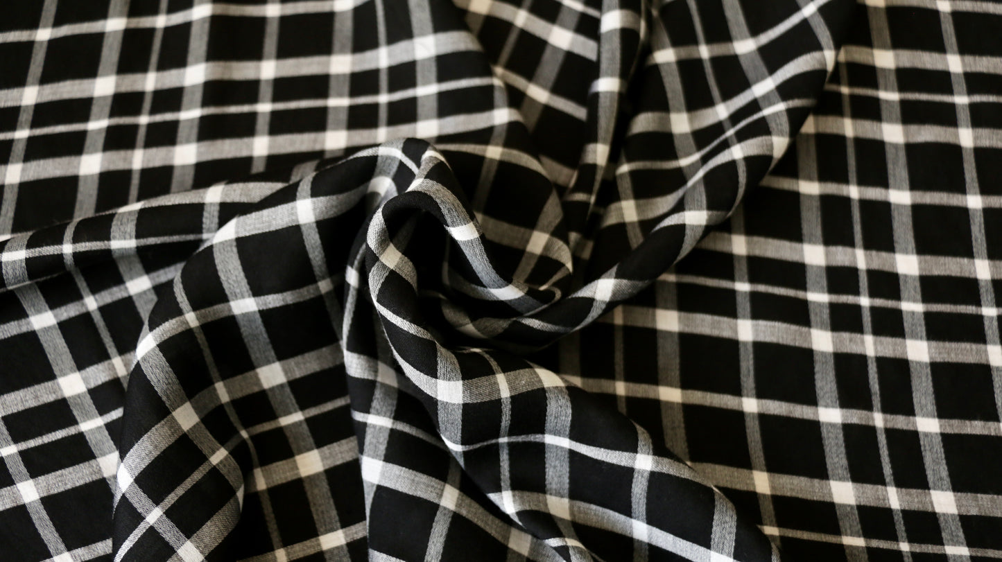 synthetic-lawn-fabric-black-and-white-check-design-clothcontrol