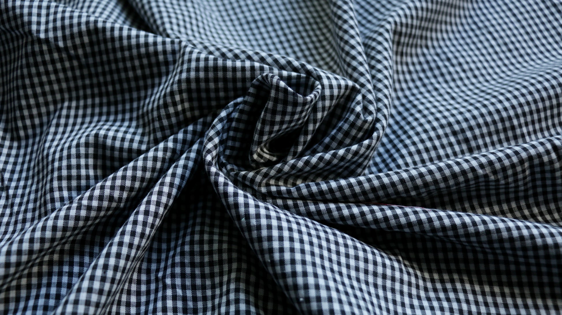 polycotton-lawn-fabric-black-and-white-1-12-gingham-design-clothcontrol