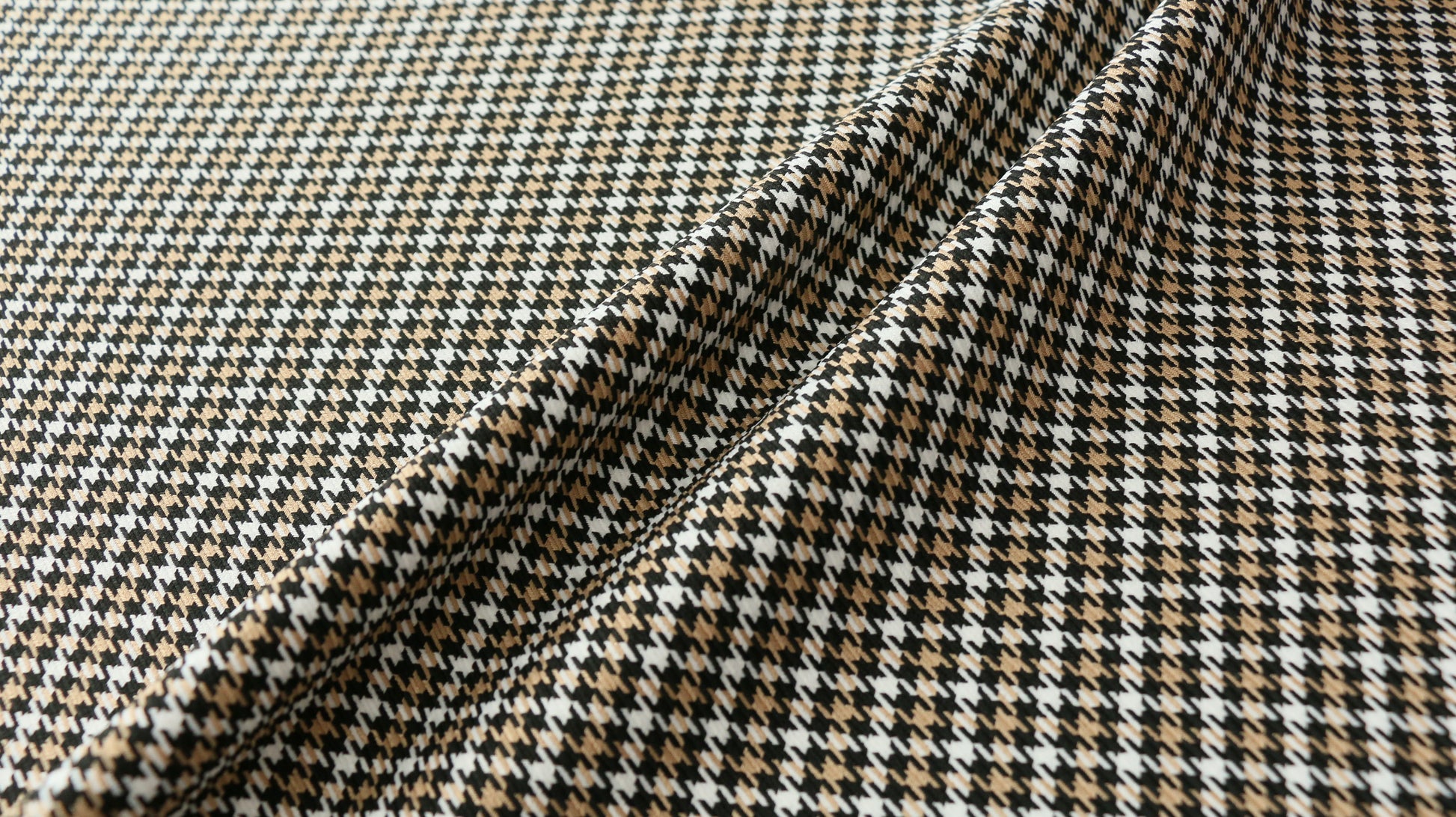 twill-weave-fabric-black-beige-and-white-houndstooth-design-clothcontrol