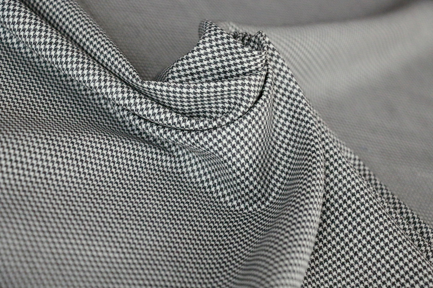 wool-blend-suiting-fabric-grey-and-off-white-houndstooth-design-clothcontrol